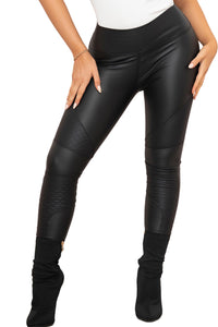 Vancouver schwarze Biker Leggins veganes Leder LC76603-2. Leggings bequem und stylisch bei Organza Lingerie online kaufen. Leggings Vorderseite mit Stiefeletten weisser Hintergrund.