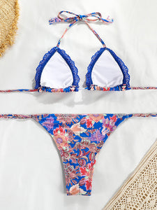 Triangel Bikini Set Indica 2-teilig mit Spitzenkante im Hippilook. Bikiniset auf Hintergrund Rückseite.