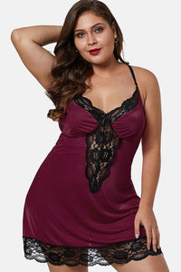 Negligé Plussize Verona Plus Size in bordeaux rot LC31145-103 - Organza Lingerie - Model 1 Pose Arm weisser Hintergrund