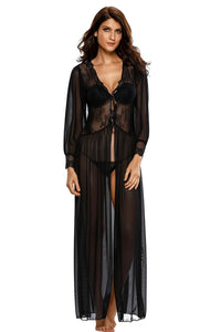 Lange transparente Robe Elody in schwarz LC31037-2 - Außergewöhnliche Dessous bei Organza Lingerie kaufen - Modell steht frontal weisser Hintergrund.