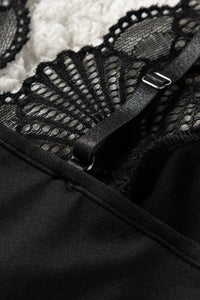 Clara Dessouskleid in schwarz mit Spitzendetails im Dekolleté von Organza Lingerie. Detailansicht Spitze.