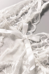Negligé Set mit Neckholder Alana in weiß mit Accessoires Detailansicht Ausschnitt - Organza Lingerie 