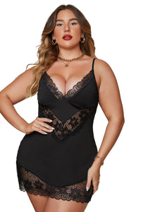 Negligé Plussize Erina Plus Size in schwarz LC31319 - Plus Size Dessous Organza Lingerie - Model stehend weisser Hintergrund.