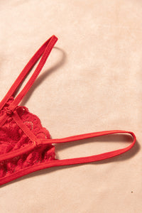 Louanne Morgenmantel in rot mit Trompetenärmeln und schöner Spitze. Louanne Morgenmantel Detailansicht Slip Größe verstellbar.